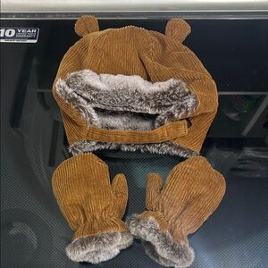 Boy baby toddler / infant winter hat faux fur lined mittens gloves set like new